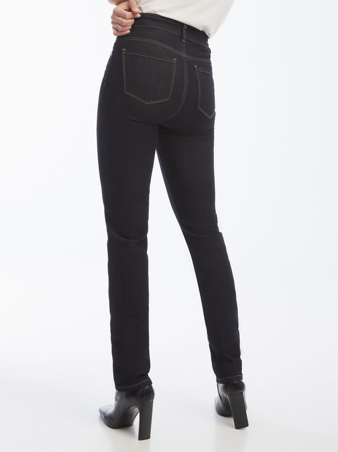 Gigi Straight 9500
